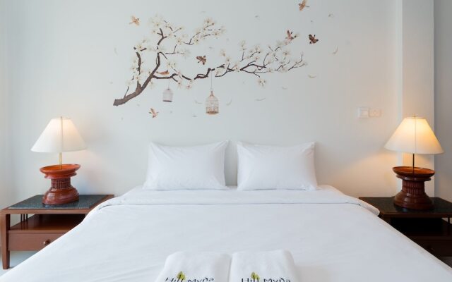 Hill Myna Holiday Park & Cafe