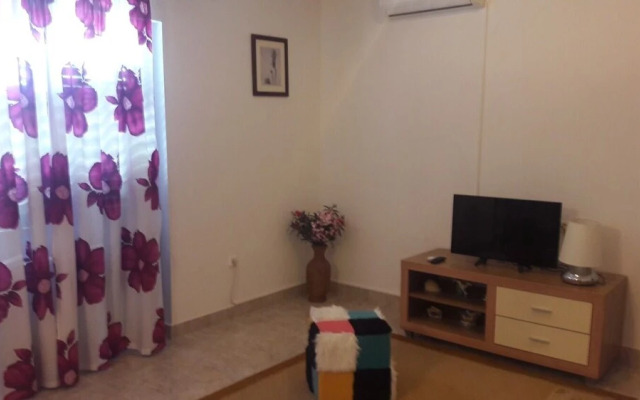 Mare - With Parking - A1