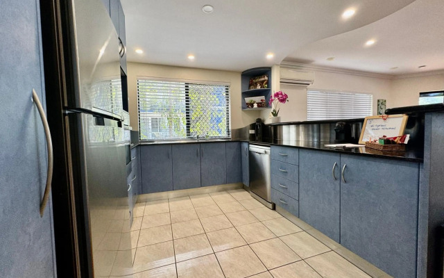 Lighthouse Apartments on The Strand - 2