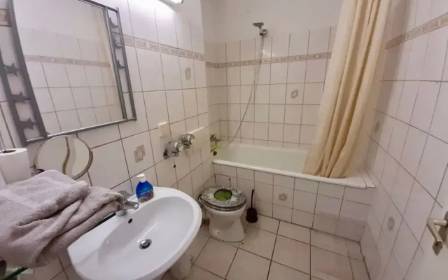 Apartment With Balcony Near Dusseldorf