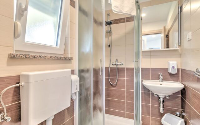 Cozy Holiday Home in Banjole near Pula City Center