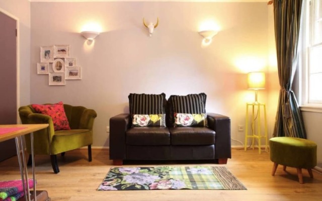 JOIVY Stylish Castle View Apartment