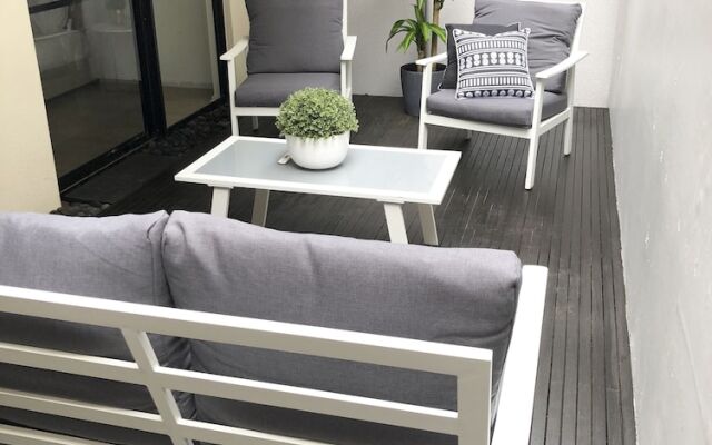 Sunshine Beach Luxe Apartment