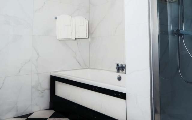 Crossbasket Castle Hotel & Restaurant