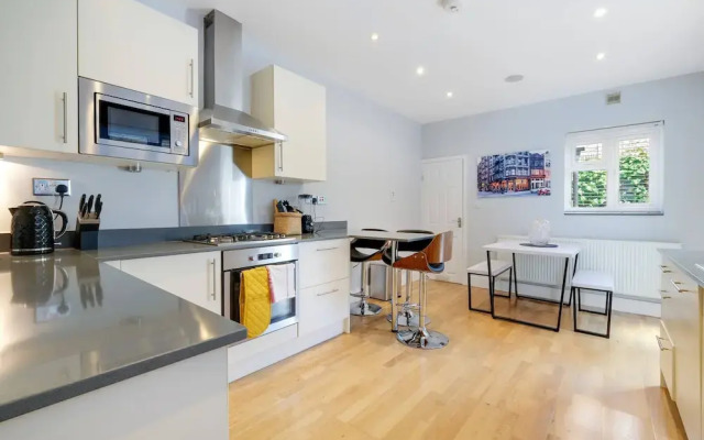 Luxury 3 Bedroom 2 Bathroom House Fulham