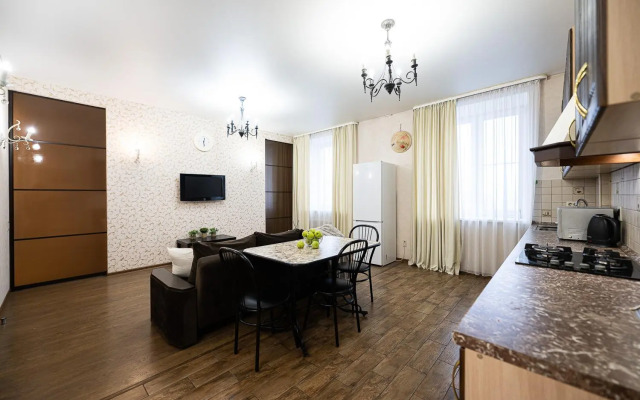 Пять Звезд на Ленина 51