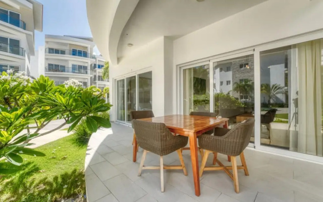 Unique Modern Apartment With Direct Beach Access