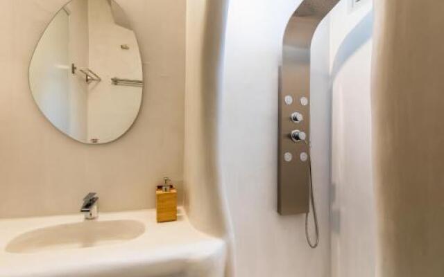 Plaka Suites