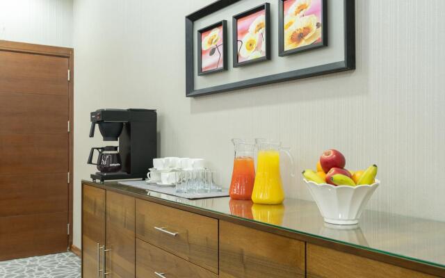 Crown Rose Hotel