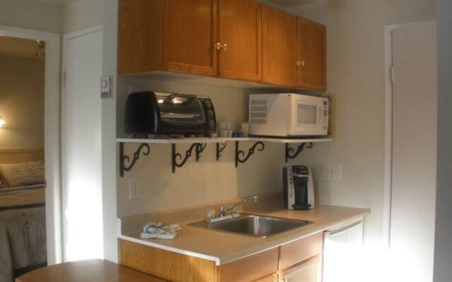 Piccadilly Motel Golf Suites