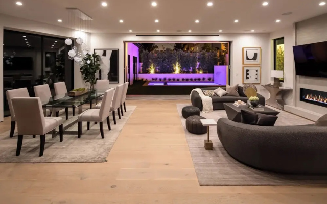 Elegant Melrose Home w Pool and Private Rooftop