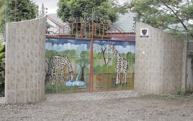 Arusha Giraffe Lodge