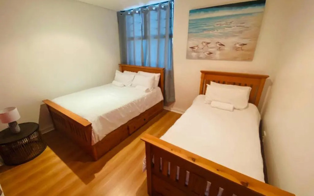 The Waves 2, Quayside Point Waterfront