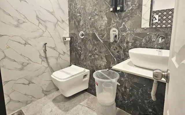 Astha Kandivali Service Apt