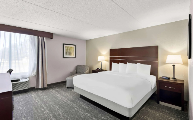 Best Western Luxbury Inn Fort Wayne