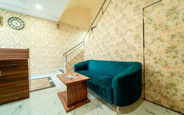 Itsy Hotels Anand Executive, Near Amanora