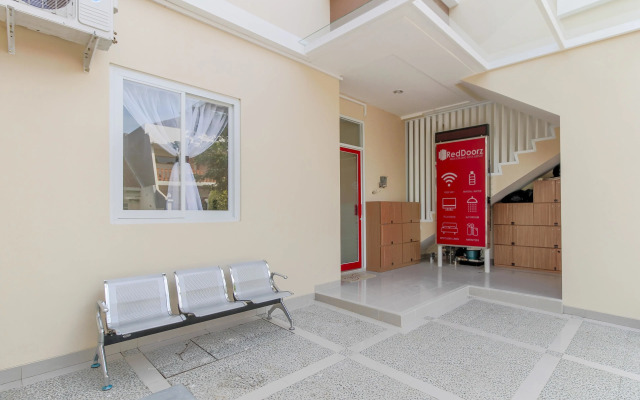 RedDoorz near Soekarno Hatta Airport