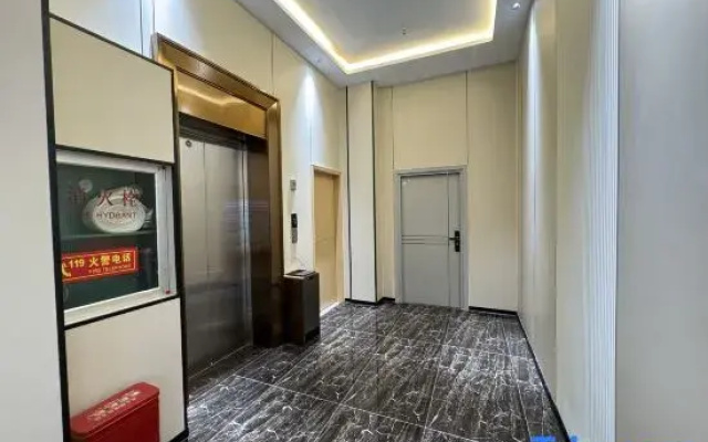 Zhenzhen Hotel (Xijin Subway Station)