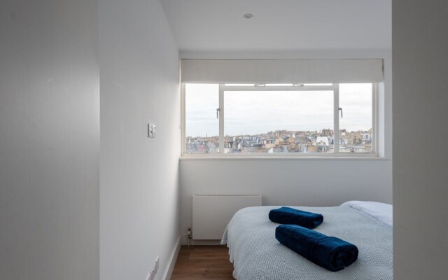 Modern 2 Bedroom Apartment, Wandsworth Town