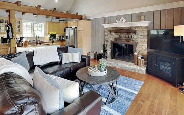 Bearfoot Lodge by Taylor Made Deep Creek