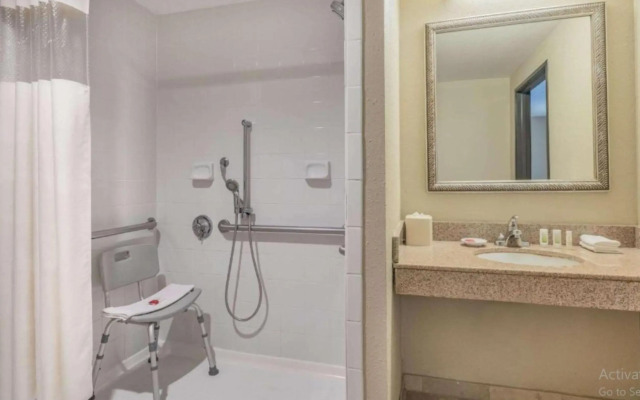 Quality Inn & Suites Roanoke - Fort Worth North