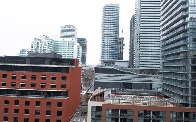 Royal Stays Suites - Blue Jays Way