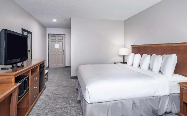 Country Inn & Suites by Radisson, Toledo, OH