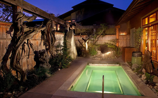 Willows Lodge