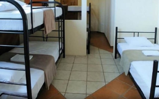 Hotel Roble Urbano - Hostel