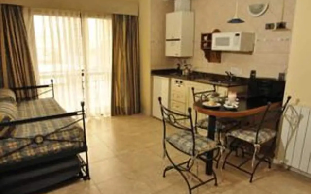 Reina Victoria Suites & Towers