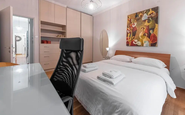 Alopece City Apartment