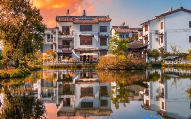 Xian Cottage | Flower Admiring Lakeside Villa Courtyard Homestay (Tengyue Ancient Town Branch)