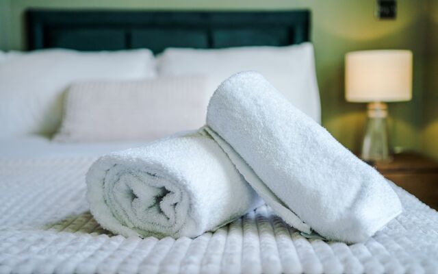 Hilltop Serviced Apartments - Stockport