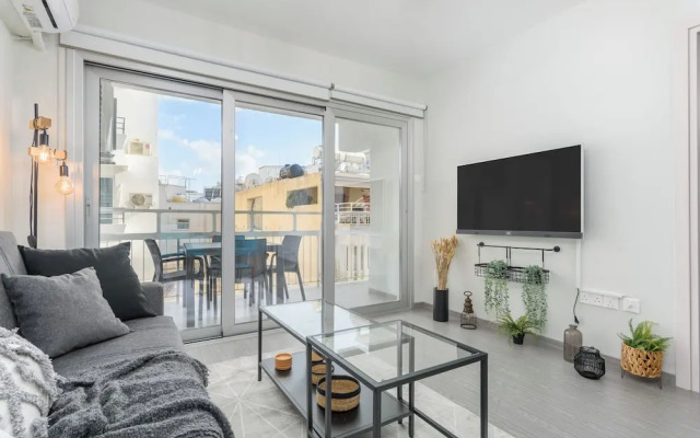 Amore 2-BR Apt By Finikoudes