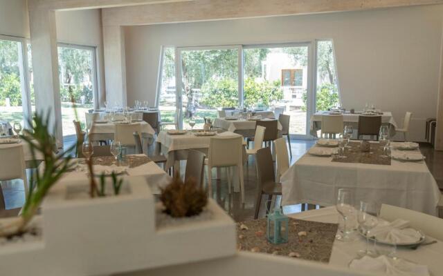 "melograno" Holiday Home With Swimming Pool and Private Beach