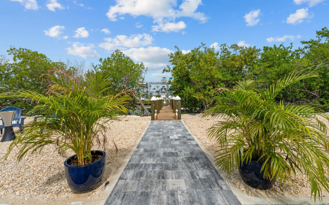 Mermaid s Paradise Pool Dock Games Views