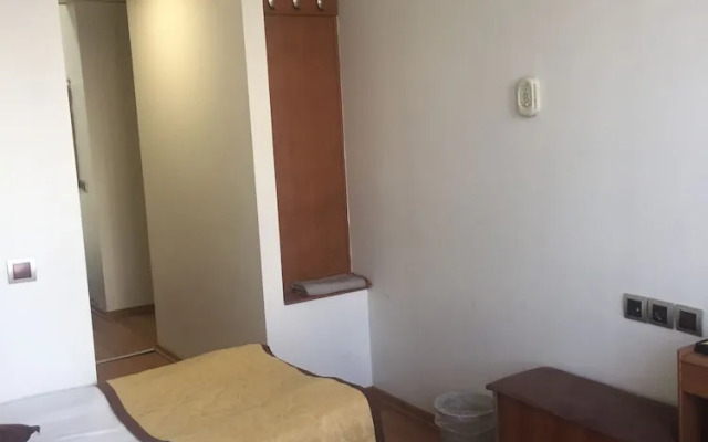 Nora Otel