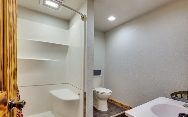 Lead Hideaway w/ Fireplace, Grill & New Deck!