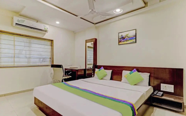 Treebo Trend Loharkar's Family Hotel