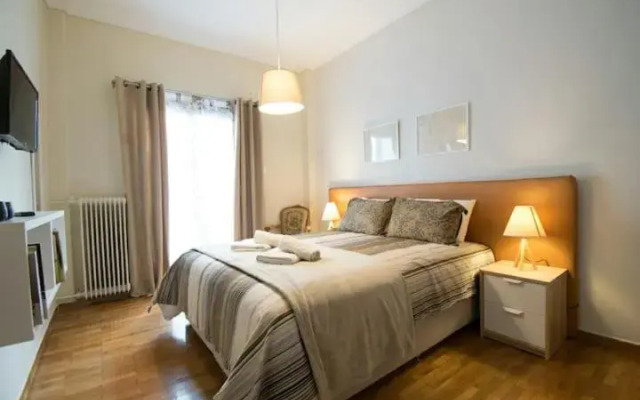 Relaxing by Acropolis