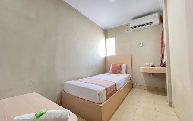 Winotosastro Hotel by Athelu