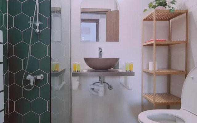 83 Lim3 - Stay Sunlit Apartment