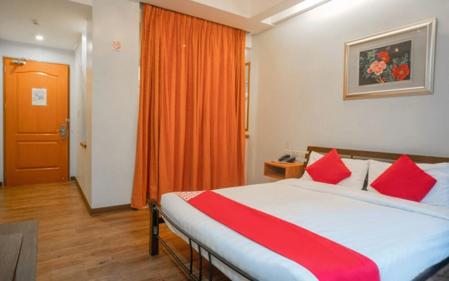 OYO 579 Anisabel Suites