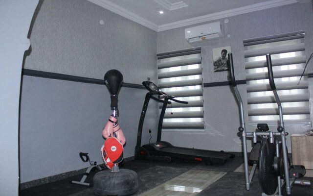 Euro Lounge and Suites