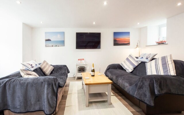 Borth Family House on the Beach Sleeps 7