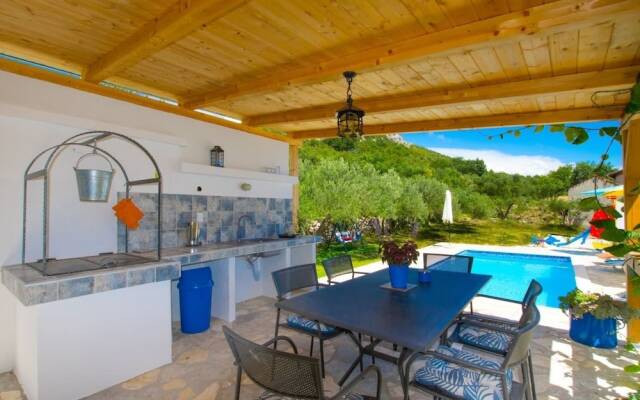 Remarkable 5-bed Villa in Labin