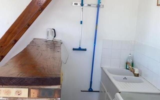 Petite annexe avec piscine commune