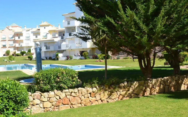 Condominio Jardins Santa Eulalia by Garvetur