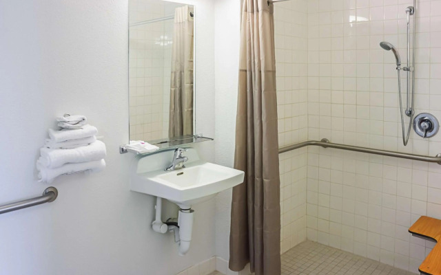 Motel 6 Porterville, CA