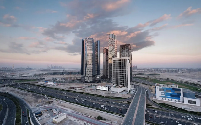 Spacious 2BR Canal View - Heart of B Bay